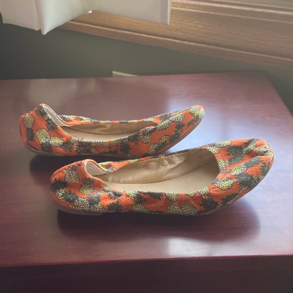 Lucky brand pineapple flats 6.5